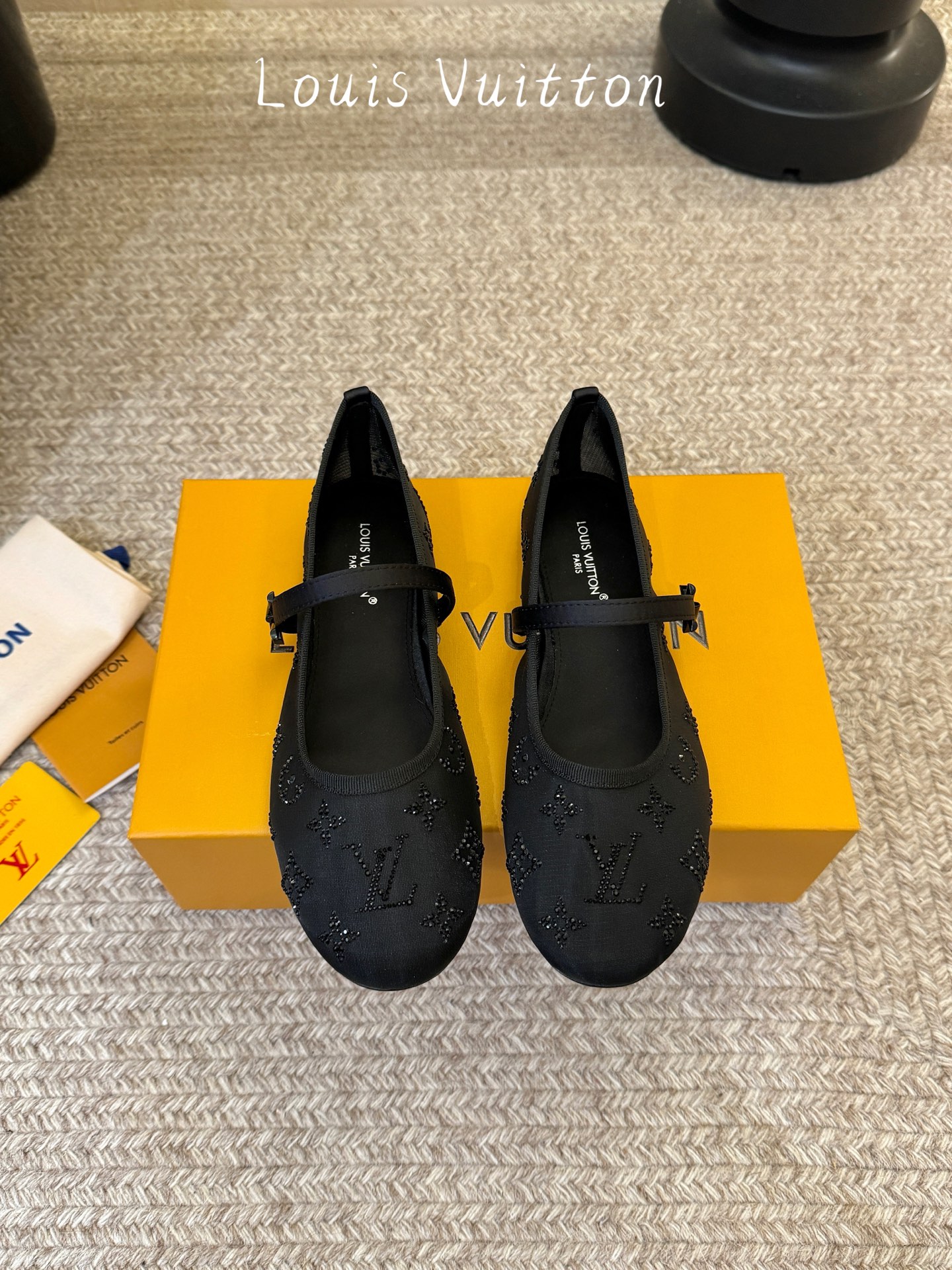 LV Monogram 烫钻网纱玛丽珍平底单鞋 春夏爆款芭蕾玛丽珍上新！通透网纱铺满烫钻老花 细碎钻光低调显贵，完全不会