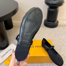 LV Monogram 烫钻网纱玛丽珍平底单鞋 春夏爆款芭蕾玛丽珍上新!通透网纱铺满烫钻老花 细碎钻光低调显贵,完全不会 LV Monogram 烫钻网纱玛丽珍平底单鞋 春夏爆款芭蕾玛丽珍上新!通透网纱铺满烫钻老花 细碎钻光低调显贵,完全不会