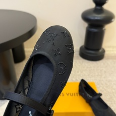 LV Monogram 烫钻网纱玛丽珍平底单鞋 春夏爆款芭蕾玛丽珍上新!通透网纱铺满烫钻老花 细碎钻光低调显贵,完全不会 LV Monogram 烫钻网纱玛丽珍平底单鞋 春夏爆款芭蕾玛丽珍上新!通透网纱铺满烫钻老花 细碎钻光低调显贵,完全不会