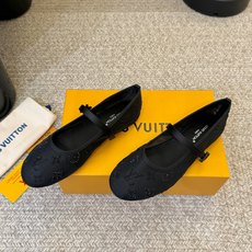 LV Monogram 烫钻网纱玛丽珍平底单鞋 春夏爆款芭蕾玛丽珍上新!通透网纱铺满烫钻老花 细碎钻光低调显贵,完全不会 LV Monogram 烫钻网纱玛丽珍平底单鞋 春夏爆款芭蕾玛丽珍上新!通透网纱铺满烫钻老花 细碎钻光低调显贵,完全不会