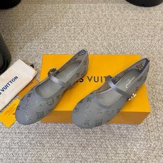 LV Monogram 烫钻网纱玛丽珍平底单鞋 春夏爆款芭蕾玛丽珍上新!通透网纱铺满烫钻老花 细碎钻光低调显贵,完全不会 LV Monogram 烫钻网纱玛丽珍平底单鞋 春夏爆款芭蕾玛丽珍上新!通透网纱铺满烫钻老花 细碎钻光低调显贵,完全不会