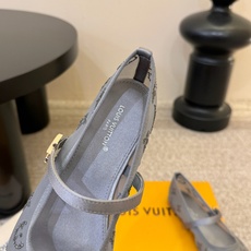 LV Monogram 烫钻网纱玛丽珍平底单鞋 春夏爆款芭蕾玛丽珍上新!通透网纱铺满烫钻老花 细碎钻光低调显贵,完全不会 LV Monogram 烫钻网纱玛丽珍平底单鞋 春夏爆款芭蕾玛丽珍上新!通透网纱铺满烫钻老花 细碎钻光低调显贵,完全不会