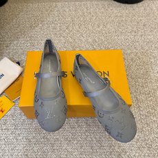 LV Monogram 烫钻网纱玛丽珍平底单鞋 春夏爆款芭蕾玛丽珍上新!通透网纱铺满烫钻老花 细碎钻光低调显贵,完全不会 LV Monogram 烫钻网纱玛丽珍平底单鞋 春夏爆款芭蕾玛丽珍上新!通透网纱铺满烫钻老花 细碎钻光低调显贵,完全不会