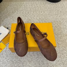 LV Monogram 烫钻网纱玛丽珍平底单鞋 春夏爆款芭蕾玛丽珍上新!通透网纱铺满烫钻老花 细碎钻光低调显贵,完全不会 LV Monogram 烫钻网纱玛丽珍平底单鞋 春夏爆款芭蕾玛丽珍上新!通透网纱铺满烫钻老花 细碎钻光低调显贵,完全不会
