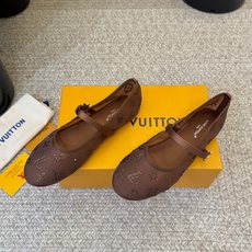 LV Monogram 烫钻网纱玛丽珍平底单鞋 春夏爆款芭蕾玛丽珍上新!通透网纱铺满烫钻老花 细碎钻光低调显贵,完全不会 LV Monogram 烫钻网纱玛丽珍平底单鞋 春夏爆款芭蕾玛丽珍上新!通透网纱铺满烫钻老花 细碎钻光低调显贵,完全不会