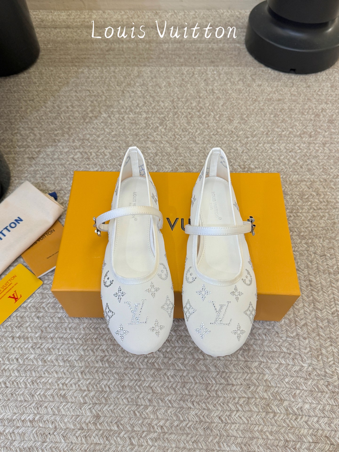 LV Monogram 烫钻网纱玛丽珍平底单鞋 春夏爆款芭蕾玛丽珍上新！通透网纱铺满烫钻老花 细碎钻光低调显贵，完全不会