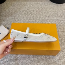 LV Monogram 烫钻网纱玛丽珍平底单鞋 春夏爆款芭蕾玛丽珍上新!通透网纱铺满烫钻老花 细碎钻光低调显贵,完全不会 LV Monogram 烫钻网纱玛丽珍平底单鞋 春夏爆款芭蕾玛丽珍上新!通透网纱铺满烫钻老花 细碎钻光低调显贵,完全不会