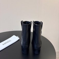 Khait* 26ss春夏新款复古刺绣西部尖头短靴 自带酷飒复古氛围感的西部风短靴,利落尖头修饰腿部线条,靴头精致西部风 Khait* 26ss春夏新款复古刺绣西部尖头短靴 自带酷飒复古氛围感的西部风短靴,利落尖头修饰腿部线条,靴头精致西部风