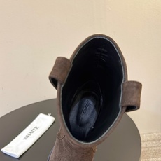 Khait* 26ss春夏新款复古刺绣西部尖头短靴 自带酷飒复古氛围感的西部风短靴,利落尖头修饰腿部线条,靴头精致西部风 Khait* 26ss春夏新款复古刺绣西部尖头短靴 自带酷飒复古氛围感的西部风短靴,利落尖头修饰腿部线条,靴头精致西部风