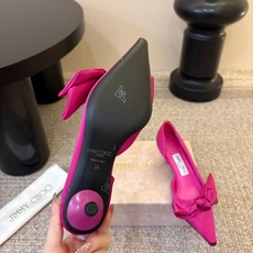 Jimmy Choo26秋冬ISSY系列上新,必不可少的时尚单品,缎面波光粼粼丝滑质感,海边度假、晚宴、海岛婚礼穿巨出片 Jimmy Choo26秋冬ISSY系列上新,必不可少的时尚单品,缎面波光粼粼丝滑质感,海边度假、晚宴、海岛婚礼穿巨出片