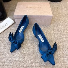 Jimmy Choo26秋冬ISSY系列上新,必不可少的时尚单品,缎面波光粼粼丝滑质感,海边度假、晚宴、海岛婚礼穿巨出片 Jimmy Choo26秋冬ISSY系列上新,必不可少的时尚单品,缎面波光粼粼丝滑质感,海边度假、晚宴、海岛婚礼穿巨出片