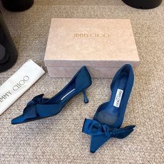 Jimmy Choo26秋冬ISSY系列上新,必不可少的时尚单品,缎面波光粼粼丝滑质感,海边度假、晚宴、海岛婚礼穿巨出片 Jimmy Choo26秋冬ISSY系列上新,必不可少的时尚单品,缎面波光粼粼丝滑质感,海边度假、晚宴、海岛婚礼穿巨出片