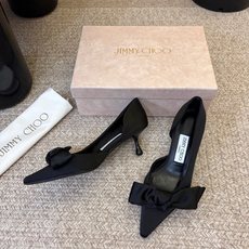 Jimmy Choo26秋冬ISSY系列上新,必不可少的时尚单品,缎面波光粼粼丝滑质感,海边度假、晚宴、海岛婚礼穿巨出片 Jimmy Choo26秋冬ISSY系列上新,必不可少的时尚单品,缎面波光粼粼丝滑质感,海边度假、晚宴、海岛婚礼穿巨出片