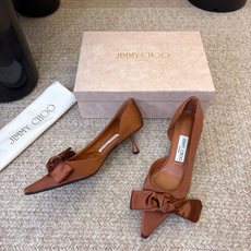 Jimmy Choo26秋冬ISSY系列上新,必不可少的时尚单品,缎面波光粼粼丝滑质感,海边度假、晚宴、海岛婚礼穿巨出片 Jimmy Choo26秋冬ISSY系列上新,必不可少的时尚单品,缎面波光粼粼丝滑质感,海边度假、晚宴、海岛婚礼穿巨出片