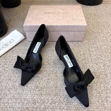 Jimmy Choo26秋冬ISSY系列上新,必不可少的时尚单品,缎面波光粼粼丝滑质感,海边度假、晚宴、海岛婚礼穿巨出片 Jimmy Choo26秋冬ISSY系列上新,必不可少的时尚单品,缎面波光粼粼丝滑质感,海边度假、晚宴、海岛婚礼穿巨出片