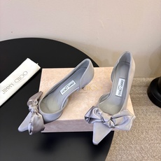 Jimmy Choo26秋冬ISSY系列上新,必不可少的时尚单品,缎面波光粼粼丝滑质感,海边度假、晚宴、海岛婚礼穿巨出片 Jimmy Choo26秋冬ISSY系列上新,必不可少的时尚单品,缎面波光粼粼丝滑质感,海边度假、晚宴、海岛婚礼穿巨出片
