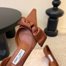Jimmy Choo26秋冬ISSY系列上新,必不可少的时尚单品,缎面波光粼粼丝滑质感,海边度假、晚宴、海岛婚礼穿巨出片 Jimmy Choo26秋冬ISSY系列上新,必不可少的时尚单品,缎面波光粼粼丝滑质感,海边度假、晚宴、海岛婚礼穿巨出片