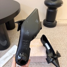 Jimmy Choo26秋冬ISSY系列上新,必不可少的时尚单品,缎面波光粼粼丝滑质感,海边度假、晚宴、海岛婚礼穿巨出片 Jimmy Choo26秋冬ISSY系列上新,必不可少的时尚单品,缎面波光粼粼丝滑质感,海边度假、晚宴、海岛婚礼穿巨出片