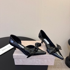 Jimmy Choo26秋冬ISSY系列上新,必不可少的时尚单品,缎面波光粼粼丝滑质感,海边度假、晚宴、海岛婚礼穿巨出片 Jimmy Choo26秋冬ISSY系列上新,必不可少的时尚单品,缎面波光粼粼丝滑质感,海边度假、晚宴、海岛婚礼穿巨出片