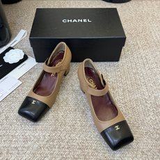Chane*26ss夏季新款玛丽珍单鞋 温柔名媛的氛围感缓缓蔓延,圆润鞋头搭配精巧的小蝴蝶结,撞色方头贴标是整双鞋的点睛 Chane*26ss夏季新款玛丽珍单鞋 温柔名媛的氛围感缓缓蔓延,圆润鞋头搭配精巧的小蝴蝶结,撞色方头贴标是整双鞋的点睛