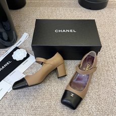 Chane*26ss夏季新款玛丽珍单鞋 温柔名媛的氛围感缓缓蔓延,圆润鞋头搭配精巧的小蝴蝶结,撞色方头贴标是整双鞋的点睛 Chane*26ss夏季新款玛丽珍单鞋 温柔名媛的氛围感缓缓蔓延,圆润鞋头搭配精巧的小蝴蝶结,撞色方头贴标是整双鞋的点睛