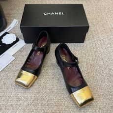 Chane*26ss夏季新款玛丽珍单鞋 温柔名媛的氛围感缓缓蔓延,圆润鞋头搭配精巧的小蝴蝶结,撞色方头贴标是整双鞋的点睛 Chane*26ss夏季新款玛丽珍单鞋 温柔名媛的氛围感缓缓蔓延,圆润鞋头搭配精巧的小蝴蝶结,撞色方头贴标是整双鞋的点睛