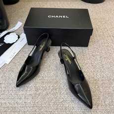 Chane*26ss夏季新款尖头高跟凉鞋 自带优雅复古感的拼色T字带高跟凉鞋,利落的尖头剪裁搭配经典的黑白拼色鞋头,T字 Chane*26ss夏季新款尖头高跟凉鞋 自带优雅复古感的拼色T字带高跟凉鞋,利落的尖头剪裁搭配经典的黑白拼色鞋头,T字