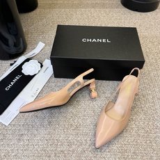 Chane*26ss夏季新款尖头高跟凉鞋 自带优雅复古感的拼色T字带高跟凉鞋,利落的尖头剪裁搭配经典的黑白拼色鞋头,T字 Chane*26ss夏季新款尖头高跟凉鞋 自带优雅复古感的拼色T字带高跟凉鞋,利落的尖头剪裁搭配经典的黑白拼色鞋头,T字