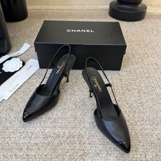 Chane*26ss夏季新款尖头高跟凉鞋 自带优雅复古感的拼色T字带高跟凉鞋,利落的尖头剪裁搭配经典的黑白拼色鞋头,T字 Chane*26ss夏季新款尖头高跟凉鞋 自带优雅复古感的拼色T字带高跟凉鞋,利落的尖头剪裁搭配经典的黑白拼色鞋头,T字