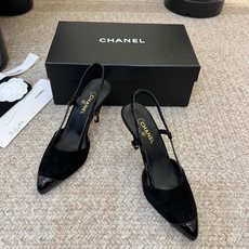 Chane*26ss夏季新款尖头高跟凉鞋 自带优雅复古感的拼色T字带高跟凉鞋,利落的尖头剪裁搭配经典的黑白拼色鞋头,T字 Chane*26ss夏季新款尖头高跟凉鞋 自带优雅复古感的拼色T字带高跟凉鞋,利落的尖头剪裁搭配经典的黑白拼色鞋头,T字