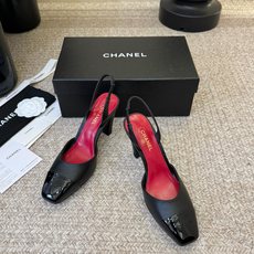 Chane*26ss夏季新款尖头高跟凉鞋 自带优雅复古感的拼色T字带高跟凉鞋,利落的尖头剪裁搭配经典的黑白拼色鞋头,T字 Chane*26ss夏季新款尖头高跟凉鞋 自带优雅复古感的拼色T字带高跟凉鞋,利落的尖头剪裁搭配经典的黑白拼色鞋头,T字