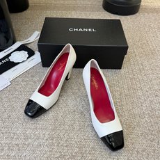 Chane*26ss夏季新款方头高跟单鞋 自带优雅复古感的拼色T字带高跟凉鞋,利落的尖头剪裁搭配经典的黑白拼色鞋头,T字 Chane*26ss夏季新款方头高跟单鞋 自带优雅复古感的拼色T字带高跟凉鞋,利落的尖头剪裁搭配经典的黑白拼色鞋头,T字