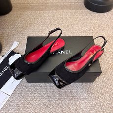 Chane*26ss夏季新款方头高跟凉鞋 自带优雅复古感的拼色T字带高跟凉鞋,利落的尖头剪裁搭配经典的黑白拼色鞋头,T字 Chane*26ss夏季新款方头高跟凉鞋 自带优雅复古感的拼色T字带高跟凉鞋,利落的尖头剪裁搭配经典的黑白拼色鞋头,T字