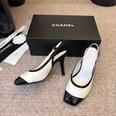 Chane*26ss夏季新款方头高跟凉鞋 自带优雅复古感的拼色T字带高跟凉鞋,利落的尖头剪裁搭配经典的黑白拼色鞋头,T字 Chane*26ss夏季新款方头高跟凉鞋 自带优雅复古感的拼色T字带高跟凉鞋,利落的尖头剪裁搭配经典的黑白拼色鞋头,T字
