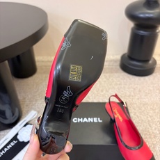 Chane*26ss夏季新款方头高跟凉鞋 自带优雅复古感的拼色T字带高跟凉鞋,利落的尖头剪裁搭配经典的黑白拼色鞋头,T字 Chane*26ss夏季新款方头高跟凉鞋 自带优雅复古感的拼色T字带高跟凉鞋,利落的尖头剪裁搭配经典的黑白拼色鞋头,T字