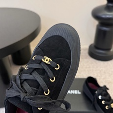 cha*nel26a球鞋美到心巴上 一买一个不吱声 讲道理 看到实物穿上脚 就会觉得更好看 有底有厚度 可能左边的比较特 cha*nel26a球鞋美到心巴上 一买一个不吱声 讲道理 看到实物穿上脚 就会觉得更好看 有底有厚度 可能左边的比较特