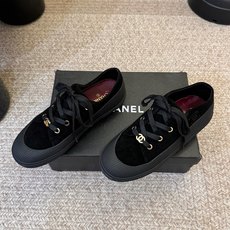 cha*nel26a球鞋美到心巴上 一买一个不吱声 讲道理 看到实物穿上脚 就会觉得更好看 有底有厚度 可能左边的比较特 cha*nel26a球鞋美到心巴上 一买一个不吱声 讲道理 看到实物穿上脚 就会觉得更好看 有底有厚度 可能左边的比较特