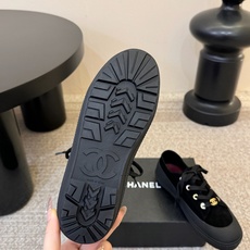 cha*nel26a球鞋美到心巴上 一买一个不吱声 讲道理 看到实物穿上脚 就会觉得更好看 有底有厚度 可能左边的比较特 cha*nel26a球鞋美到心巴上 一买一个不吱声 讲道理 看到实物穿上脚 就会觉得更好看 有底有厚度 可能左边的比较特