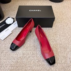Chane*26ss夏季新款方头高跟单鞋 自带优雅复古感的拼色T字带高跟凉鞋,利落的尖头剪裁搭配经典的黑白拼色鞋头,T字 Chane*26ss夏季新款方头高跟单鞋 自带优雅复古感的拼色T字带高跟凉鞋,利落的尖头剪裁搭配经典的黑白拼色鞋头,T字