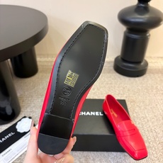 小香新品 小方头乐福鞋 原版1:1复刻 经典中的经典 无论搭配裤装还是裙装都是完美 小圆头的设计很好的修饰脚型 ,小仙 小香新品 小方头乐福鞋 原版1:1复刻 经典中的经典 无论搭配裤装还是裙装都是完美 小圆头的设计很好的修饰脚型 ,小仙