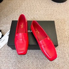 小香新品 小方头乐福鞋 原版1:1复刻 经典中的经典 无论搭配裤装还是裙装都是完美 小圆头的设计很好的修饰脚型 ,小仙 小香新品 小方头乐福鞋 原版1:1复刻 经典中的经典 无论搭配裤装还是裙装都是完美 小圆头的设计很好的修饰脚型 ,小仙