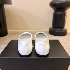 小香新品 小方头乐福鞋 原版1:1复刻 经典中的经典 无论搭配裤装还是裙装都是完美 小圆头的设计很好的修饰脚型 ,小仙 小香新品 小方头乐福鞋 原版1:1复刻 经典中的经典 无论搭配裤装还是裙装都是完美 小圆头的设计很好的修饰脚型 ,小仙