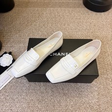 小香新品 小方头乐福鞋 原版1:1复刻 经典中的经典 无论搭配裤装还是裙装都是完美 小圆头的设计很好的修饰脚型 ,小仙 小香新品 小方头乐福鞋 原版1:1复刻 经典中的经典 无论搭配裤装还是裙装都是完美 小圆头的设计很好的修饰脚型 ,小仙