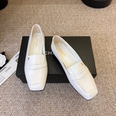 小香新品 小方头乐福鞋 原版1:1复刻 经典中的经典 无论搭配裤装还是裙装都是完美 小圆头的设计很好的修饰脚型 ,小仙 小香新品 小方头乐福鞋 原版1:1复刻 经典中的经典 无论搭配裤装还是裙装都是完美 小圆头的设计很好的修饰脚型 ,小仙