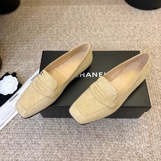 小香新品 小方头乐福鞋 原版1:1复刻 经典中的经典 无论搭配裤装还是裙装都是完美 小圆头的设计很好的修饰脚型 ,小仙 小香新品 小方头乐福鞋 原版1:1复刻 经典中的经典 无论搭配裤装还是裙装都是完美 小圆头的设计很好的修饰脚型 ,小仙