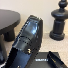 小香新品 小方头乐福鞋 原版1:1复刻 经典中的经典 无论搭配裤装还是裙装都是完美 小圆头的设计很好的修饰脚型 ,小仙 小香新品 小方头乐福鞋 原版1:1复刻 经典中的经典 无论搭配裤装还是裙装都是完美 小圆头的设计很好的修饰脚型 ,小仙
