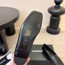 小香新品 小方头乐福鞋 原版1:1复刻 经典中的经典 无论搭配裤装还是裙装都是完美 小圆头的设计很好的修饰脚型 ,小仙 小香新品 小方头乐福鞋 原版1:1复刻 经典中的经典 无论搭配裤装还是裙装都是完美 小圆头的设计很好的修饰脚型 ,小仙