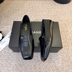 小香新品 小方头乐福鞋 原版1:1复刻 经典中的经典 无论搭配裤装还是裙装都是完美 小圆头的设计很好的修饰脚型 ,小仙 小香新品 小方头乐福鞋 原版1:1复刻 经典中的经典 无论搭配裤装还是裙装都是完美 小圆头的设计很好的修饰脚型 ,小仙