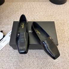 小香新品 小方头乐福鞋 原版1:1复刻 经典中的经典 无论搭配裤装还是裙装都是完美 小圆头的设计很好的修饰脚型 ,小仙 小香新品 小方头乐福鞋 原版1:1复刻 经典中的经典 无论搭配裤装还是裙装都是完美 小圆头的设计很好的修饰脚型 ,小仙