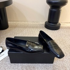 小香新品 小方头乐福鞋 原版1:1复刻 经典中的经典 无论搭配裤装还是裙装都是完美 小圆头的设计很好的修饰脚型 ,小仙 小香新品 小方头乐福鞋 原版1:1复刻 经典中的经典 无论搭配裤装还是裙装都是完美 小圆头的设计很好的修饰脚型 ,小仙